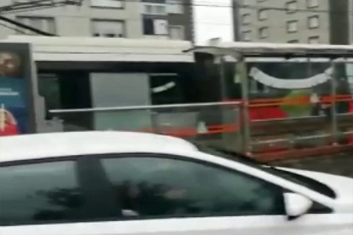 Tramvay arızalanınca yolda kalan vatandaşlardan Ekrem İmamoğlu'na tepki