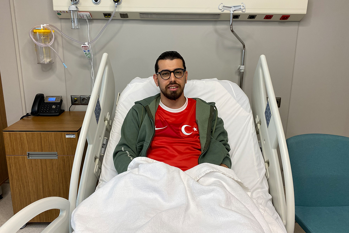 Yılbaşında Bakan Koca ile görüntüleri gündem olan gurbetçinin oğlu Türkiye&#039;de sağlığına kavuştu
