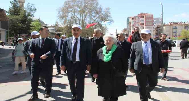 Hazreti Mevlana için Karaman’dan Konya’ya Sevgi ve Barış Yürüyüşü düzenlendi