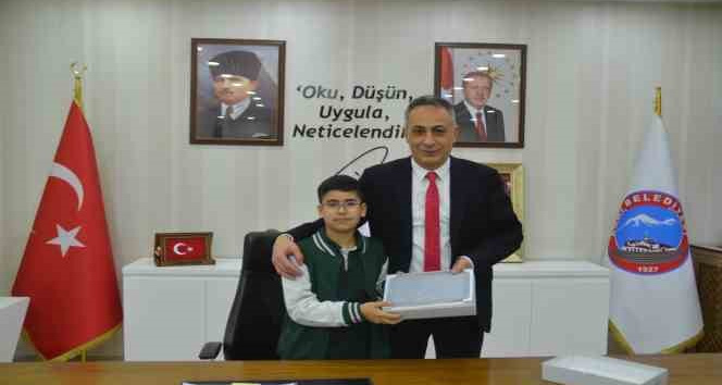 Başkan Karadoğan koltuğunu çocuklara devretti