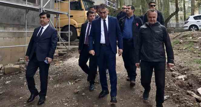 Vali Çağatay hükümet konağı inşaatında incelemelerde bulundu