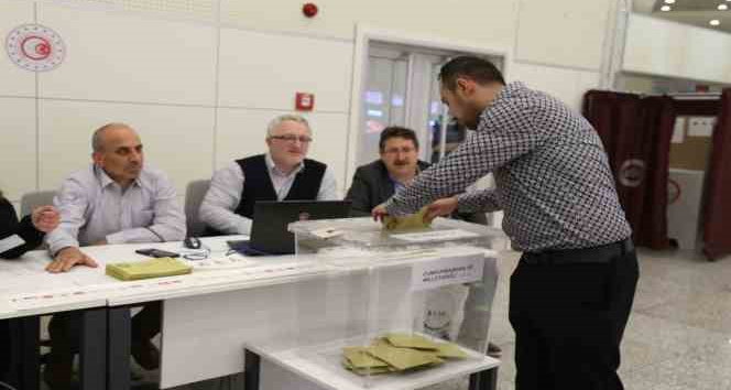 Sarp Sınır Kapısı’nda oy kullanma işlemi başladı