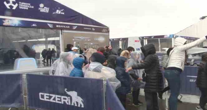 Yağmura rağmen vatandaşlar TEKNOFEST’e akın etti