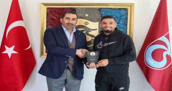 Trabzonspor’dan Bruno Peres’e teşekkür plaketi