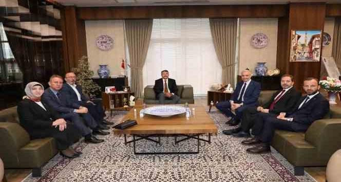 Başkan Önsay ve milletvekili adayları Vali Çelik’i ziyaret etti