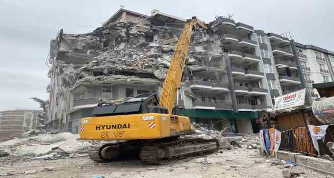 Adıyaman’da enkaz kaldırma tamamlandı, acil yıkılacak binalar yıkıldı