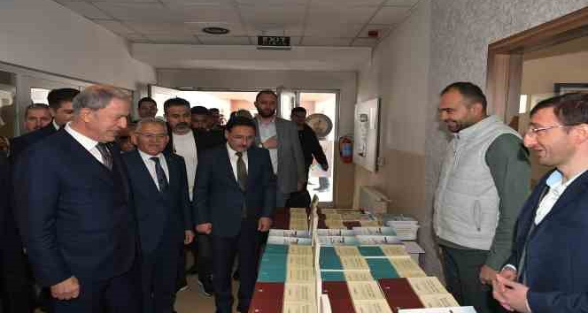 Bakan Akar Kayseri Lisesi Öğrencileriyle Buluştu