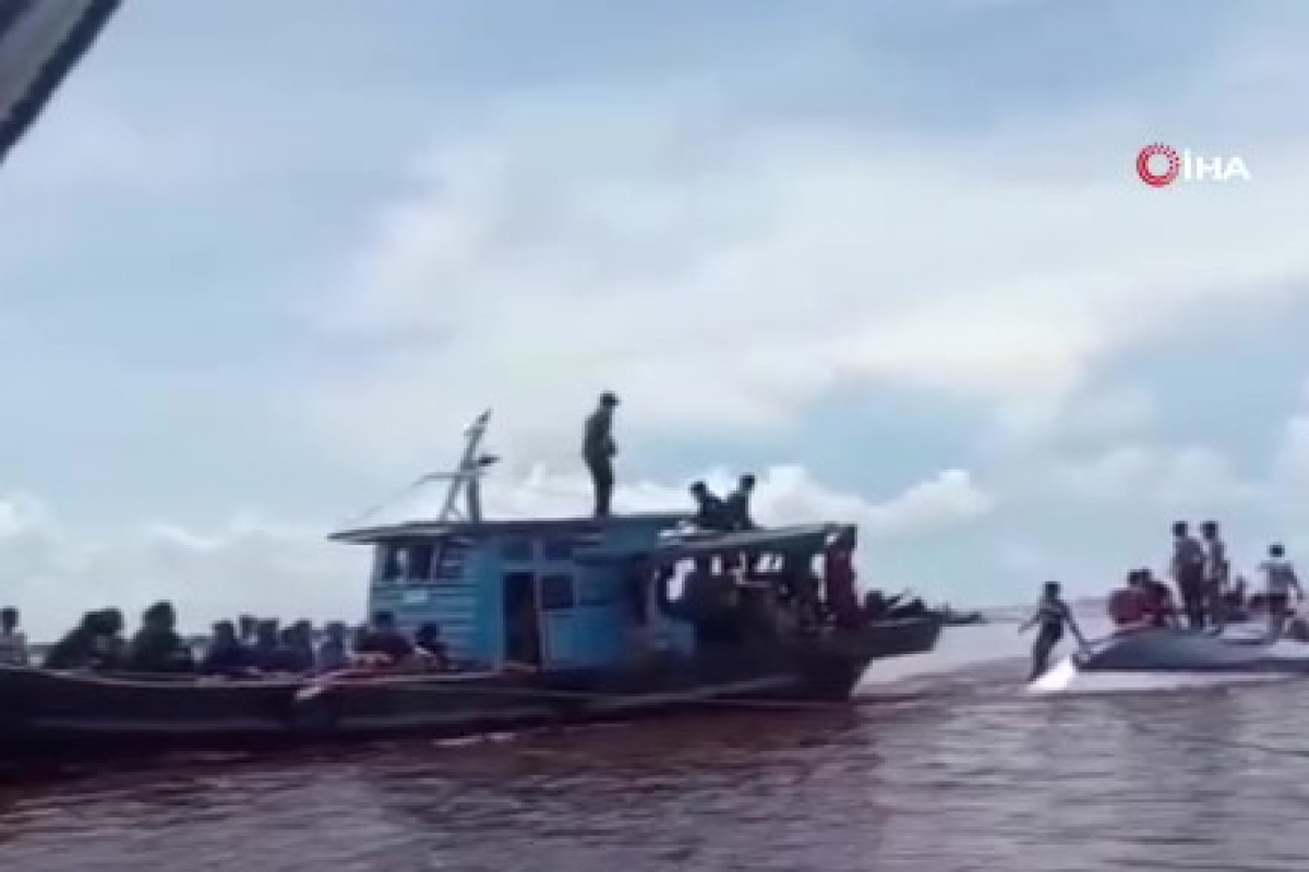 Endonezya'da tekne battı: 11 ölü, 9 kayıp