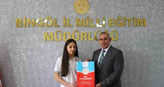 Öykü yarışmasında dereceye girenlere ödülleri verildi