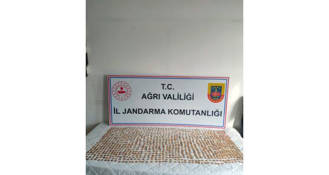 Ağrı’da durdurulan tırda bin 245 altın sikke ele geçirildi