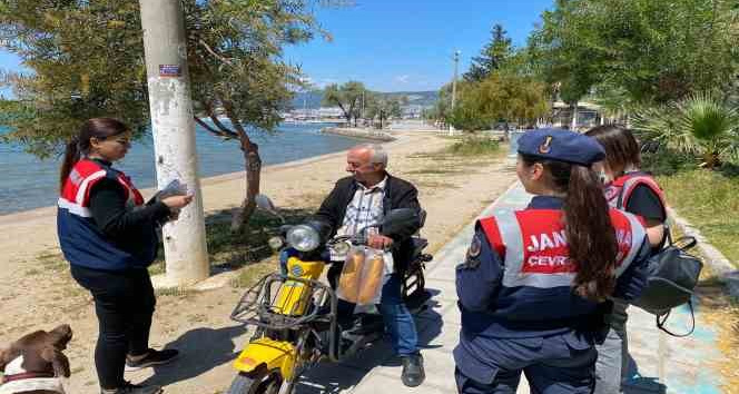 Jandarma ekipleri bilgilendirme çalışmalarını sürdürüyor