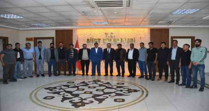 Siirt Valisi Hacıbektaşoğlu, vatandaşların sorun ve taleplerini dinlemeye devam ediyor