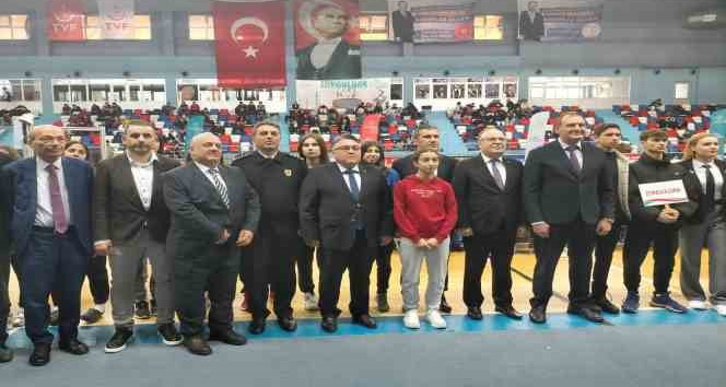 Özölçer, Taekwondo şampiyonası etkinliğine katıldı