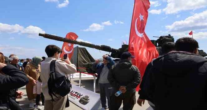 Altay tankına vatandaşlar TEKNOFEST'te yoğun ilgi gösterdi