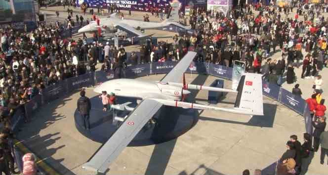 TEKNOFEST’te Gökbey ve Bayraktar TB3 yoğun ilgi gördü