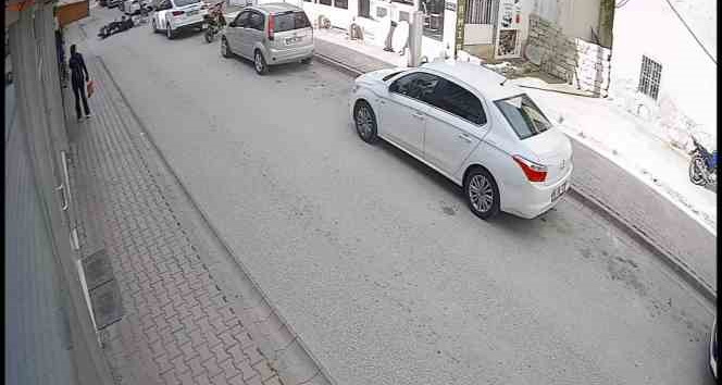 Ara yoldan kontrolsüz çıkan bisikletliye motosiklet çarptı: 1 yaralı