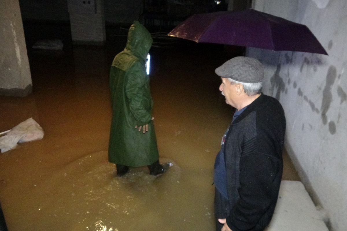 Mersin'i dolu ve sağanak yağış vurdu