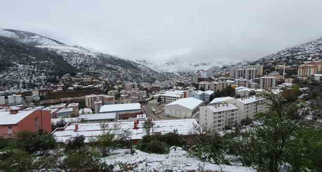 Gümüşhane kent merkezi Nisan ayının son günlerinde beyaz gelinliğini giydi