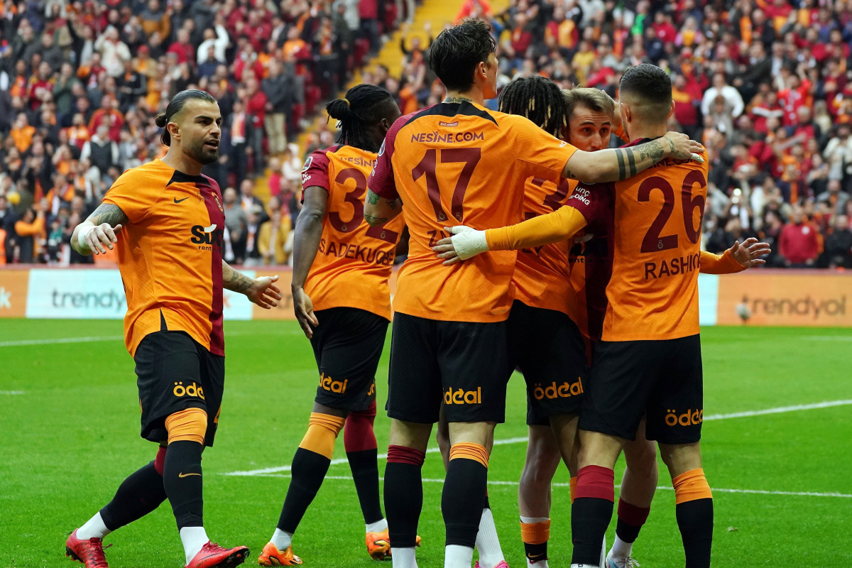 Galatasaray&#039;da derbide hedef 3 puan