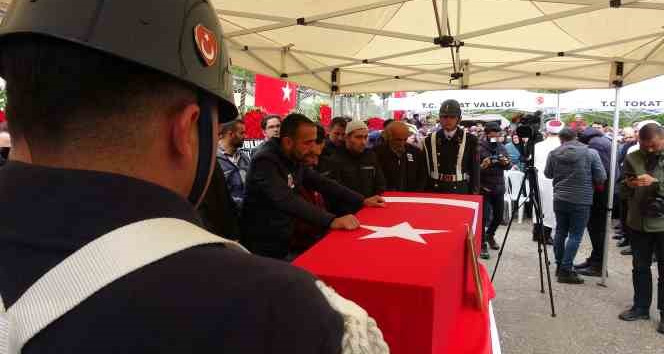 Tokat şehidini son yolculuğuna uğurladı
