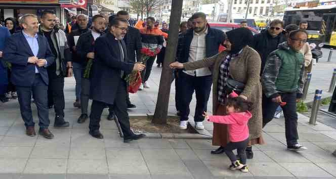 AK Parti İstanbul 2. Bölge Milletvekili adayı Yıldırım, gençlerden “İlk oyum Erdoğan’a” sözü aldı