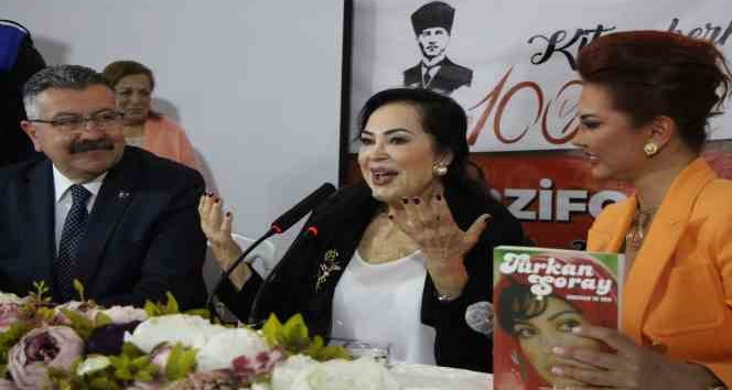 Türkan Şoray, Amasya’da hayranlarına şarkı okudu