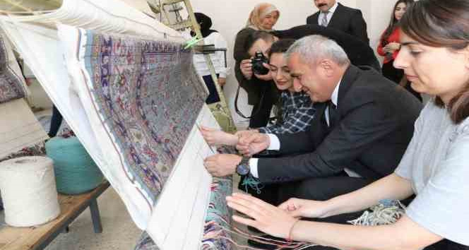 Hakkari’de üretilen halılar, Amerika’ya ihraç ediliyor
