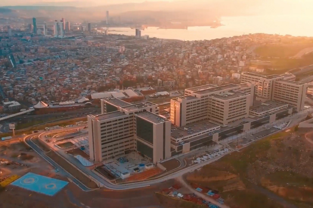 Sağlık Bakanı Koca: &#039;İzmir Şehir Hastanesine hasta kabulü için gün sayıyoruz&#039;