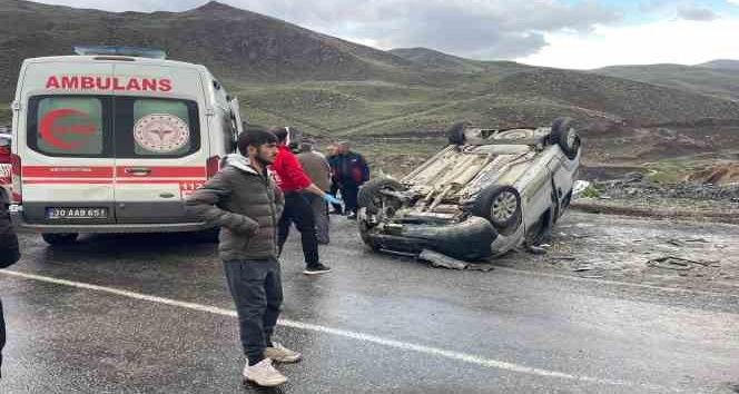 Hakkari’de trafik kazası: 1’i ağır 5 yaralı