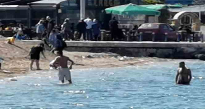 İzmir’de sıcak havayı fırsat bilenler denize girdi