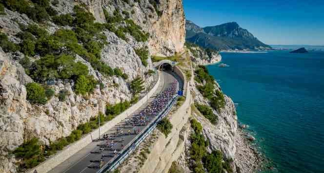 Pedallar, Kemer’de bu sefer depremzedeler için döndü