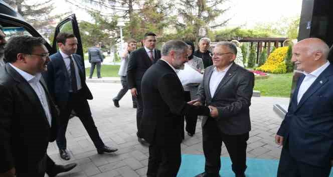Bakan Nebati Kayseri Büyükşehir’i Ziyaret Etti