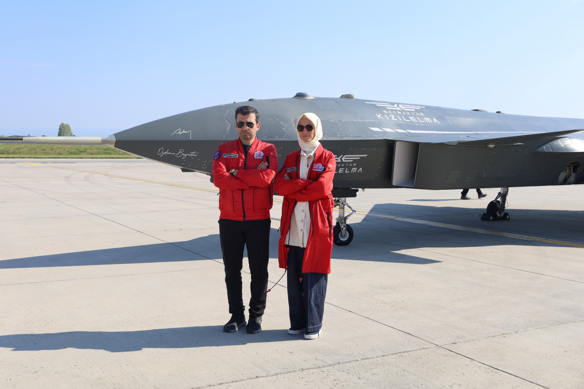 TEKNOFEST'te tarihi anlar yaşandı: İnsanlı ve insansız savaş uçakları birlikte uçtu