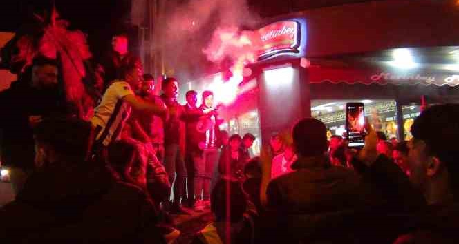 Kars’ta Beşiktaşlılar sokaklara döküldü
