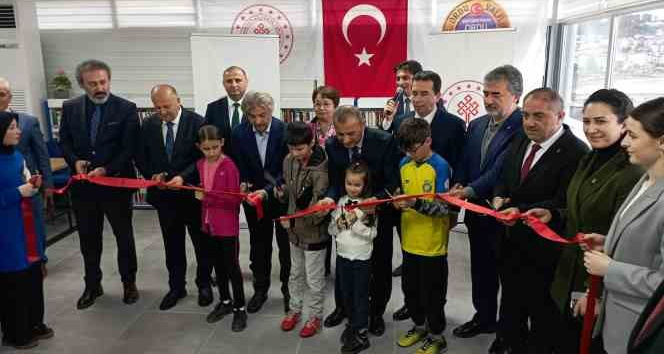 Ünye’de AVM Halk Kütüphanesi hizmete açıldı