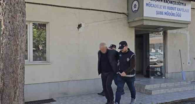 Erzincan’da araç içerisinde 8 kaçak göçmen yakalandı, şoför tutuklandı