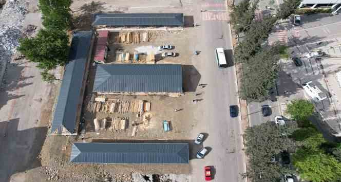 Kahramanmaraş’ta depremzede esnafa ahşap çarşı