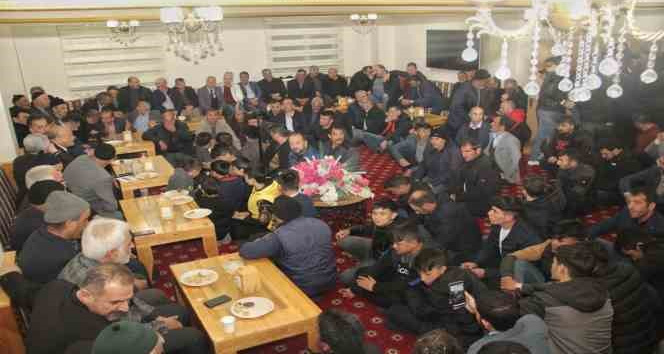 AK Parti teşkilatları Akyazı’da vatandaşlarla bir araya geldi
