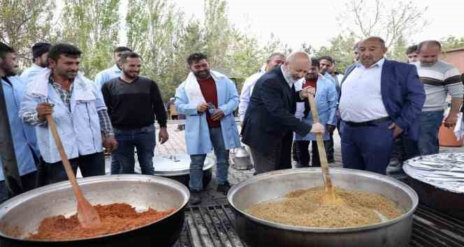 Başkan Çolakbayrakdar, şükür sofrasında vatandaşlarla birlikte