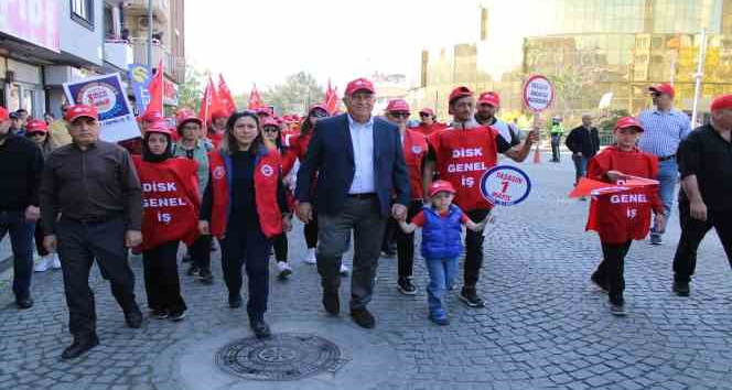 Efeler Belediyesi işçileri, 1 Mayıs yürüyüşüne katıldı
