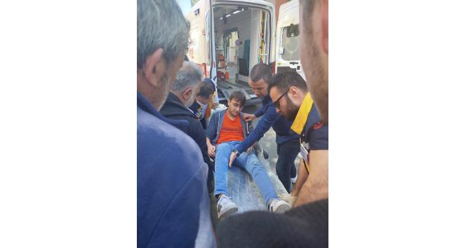 Yolun karşısına geçerken otomobil çarptı, o anlar kamerada