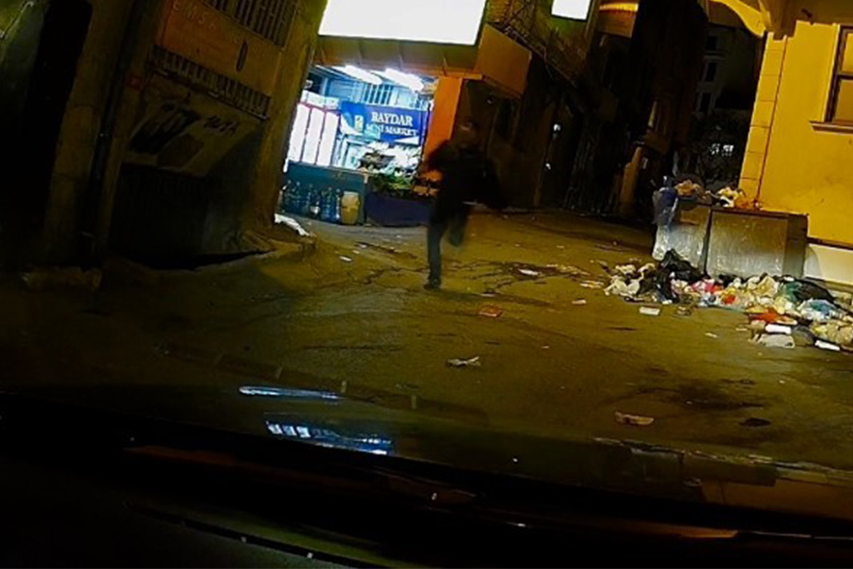Beyoğlu'nda yabancı uyruklu kadına kapkaç şoku