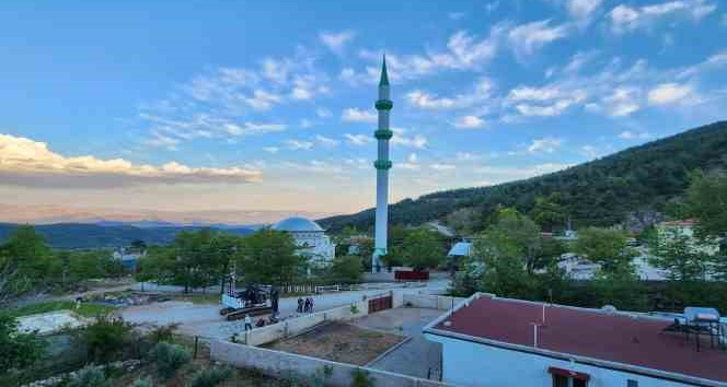 Hatay’ın en uzun minaresi böyle yıkıldı
