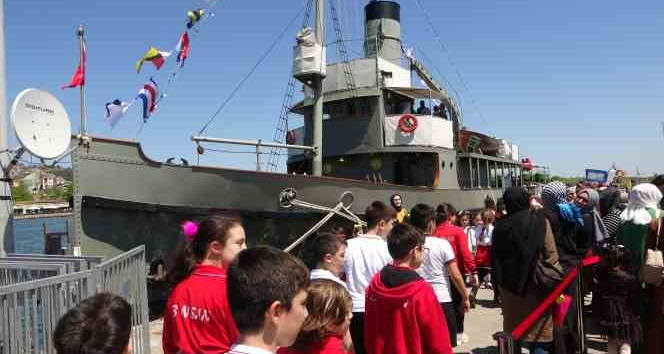 Nusret Mayın Gemisine Kocaeli’de yoğun ilgi