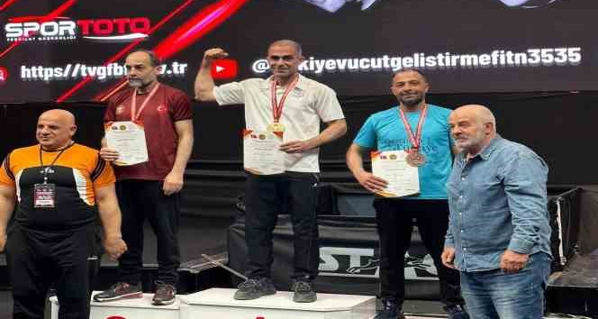 Yalova Belediyespor bilek güreşçileri Milli Takıma seçildi