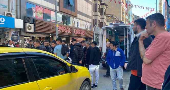 Ticari taksi ile motosiklet çarpıştı; 1 yaralı