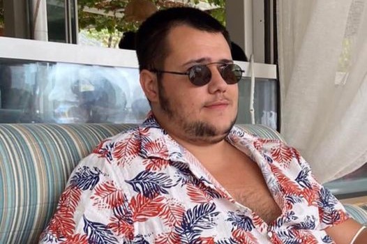 Duman konseri için çıktığı çatıdan düşüp öldü