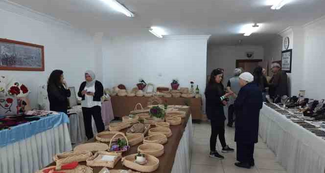 Türk Anneler Derneği’nin El Sanatları Sergisi açıldı