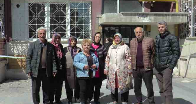 Depremde ağır hasar alan bina suç mekanı oldu, mahalleli isyan etti