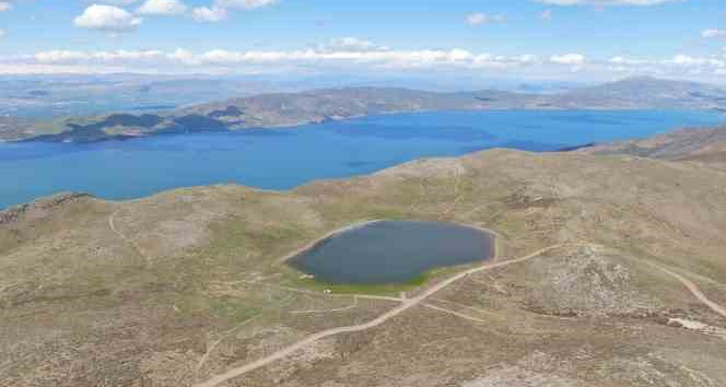 Yağışlar arttı, Hazababa Dağı’ndaki göl tekrar doldu